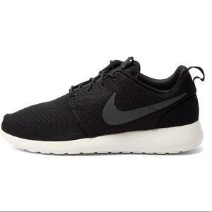 NIKE Roshe Men's Running Shoe